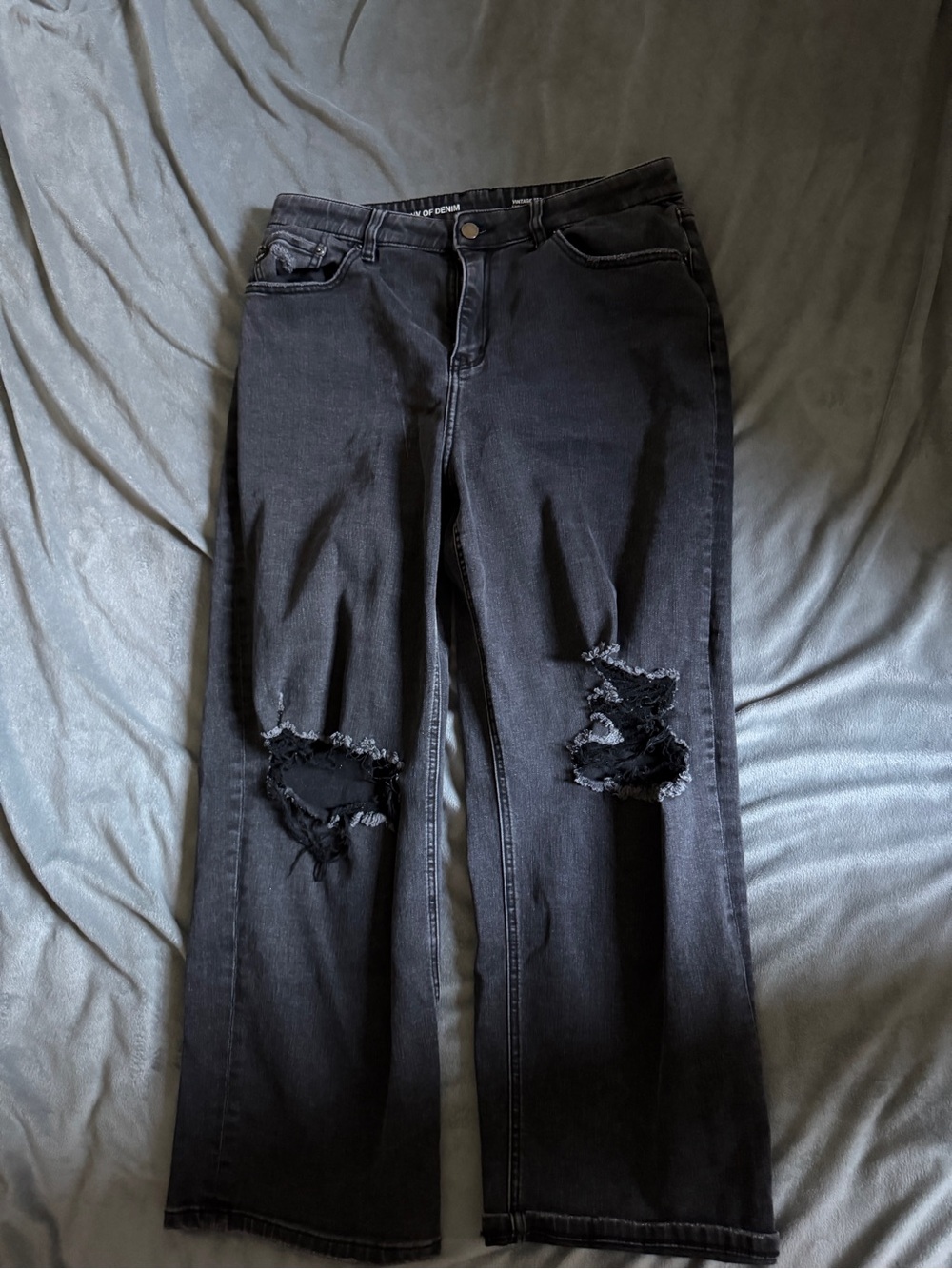 Women’s Black Distressed Straight-Leg Jeans